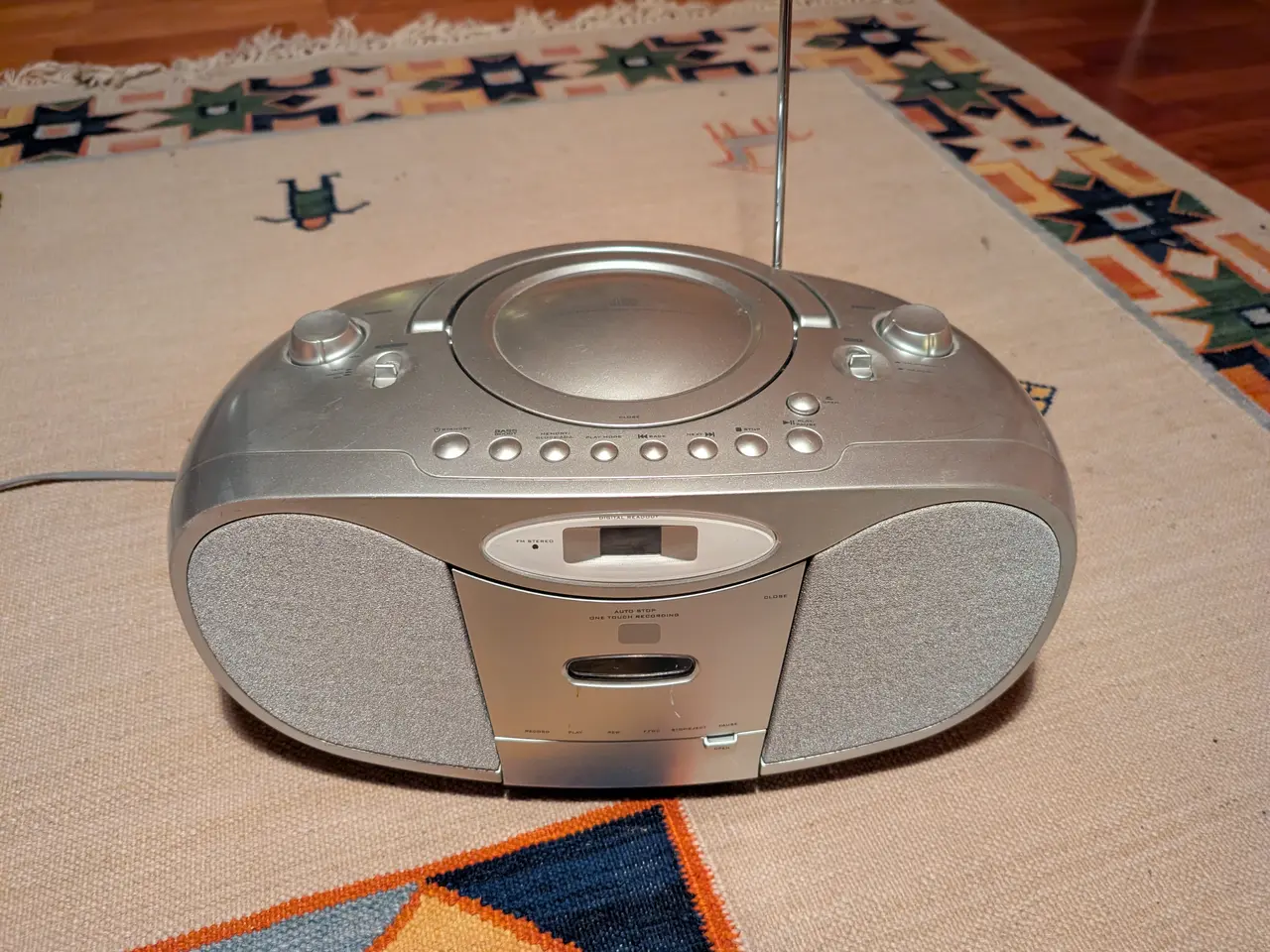 Billede 1 - Radio med CD- og kassetteafspiller