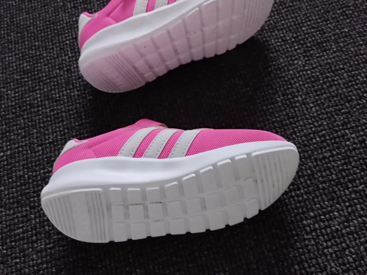 Billede 2 - Adidas str 27 -som nye