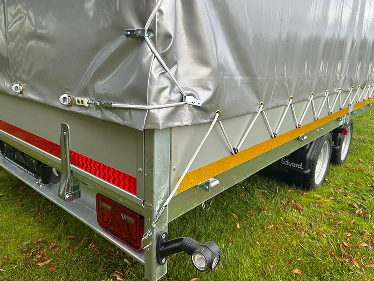 Billede 6 - Høj presenning m. gardinsider til Eduard 4522 trailer