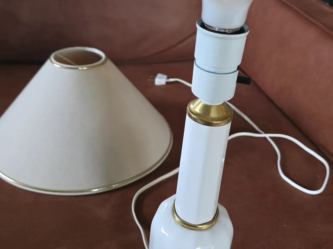 Billede 1 - Smuk klassisk Heiberg bordlampe – Flot messingbund