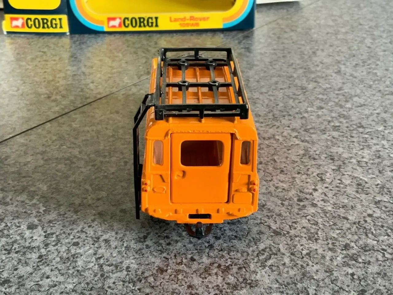Billede 5 - Corgi Toys No. 421 Land Rover 109 W.B. scale 1:36