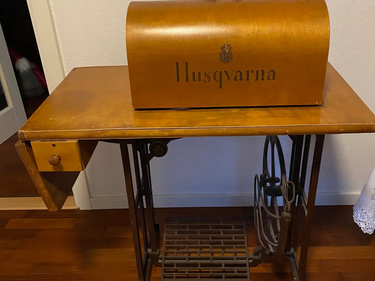 Billede 1 - Husqvarna trædesymaskine