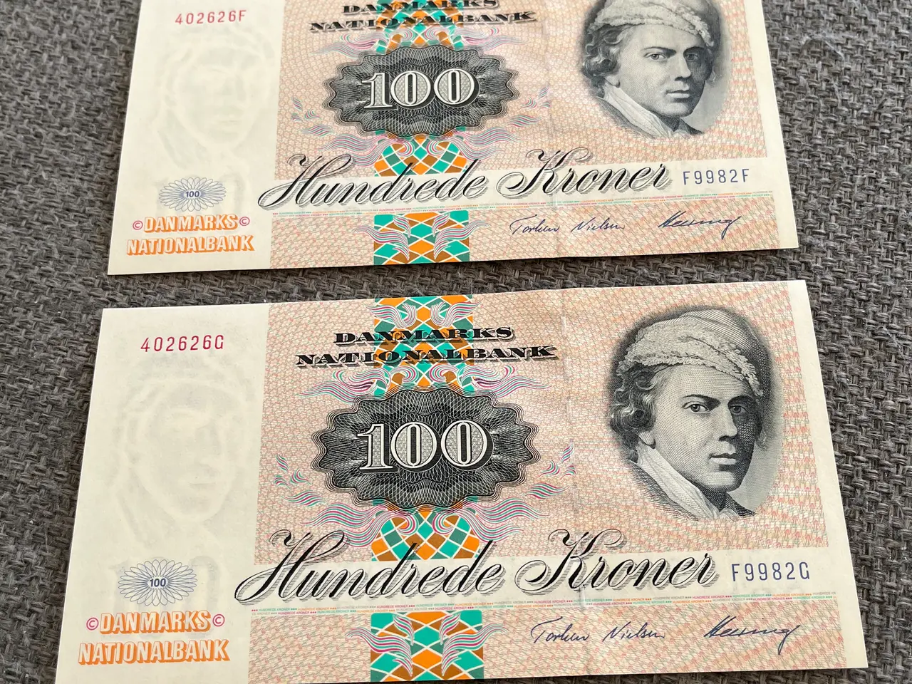 Billede 1 - To 100 kr sedler fra 1972a serien