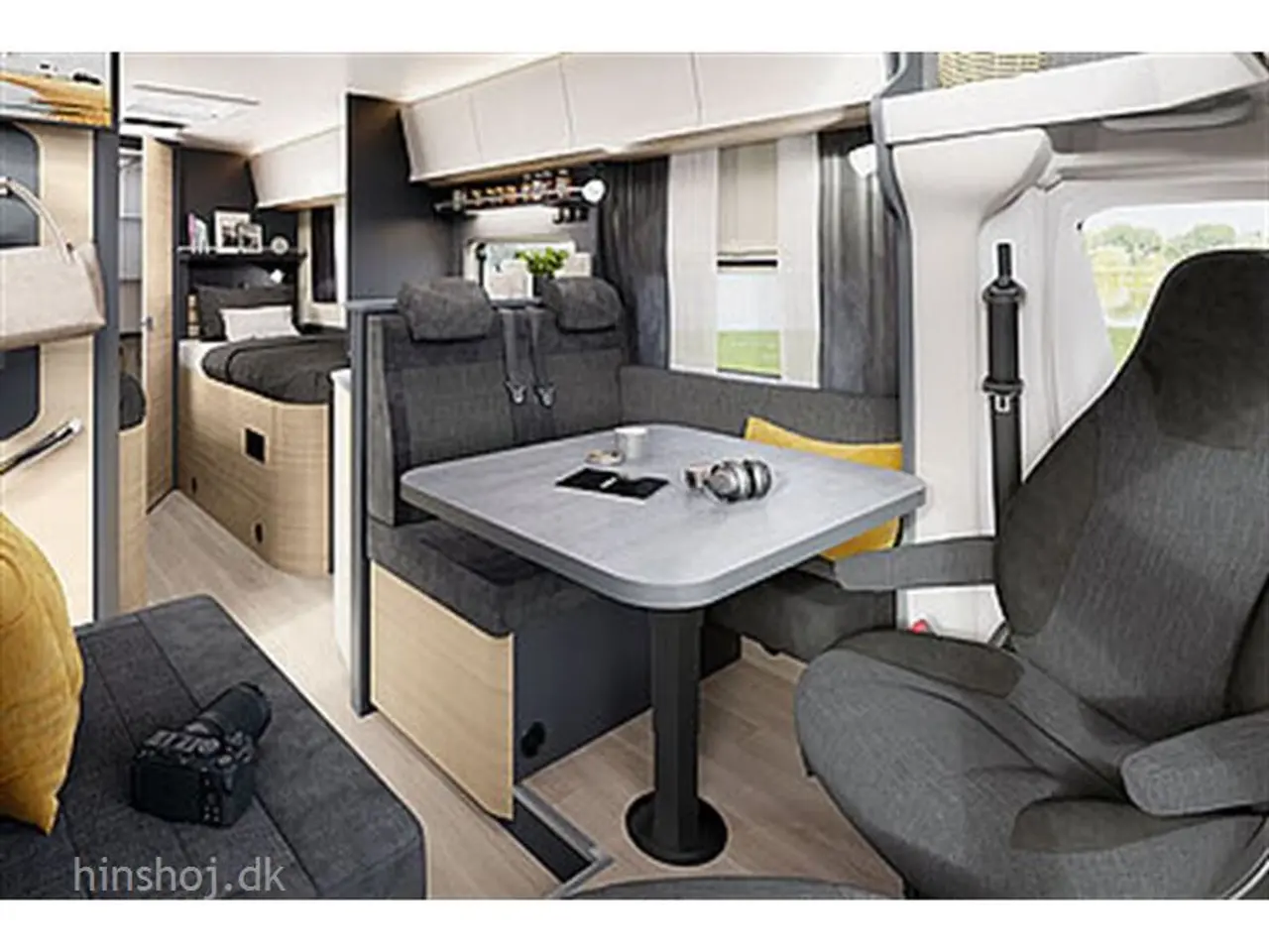 Billede 3 - 2026 - Hobby Maxia T 740 WE Aut.   Lækker Autocamper med lave enkelsenge og stort toiletrum med særskilt brusekabine fra Hinshøj Caravan.