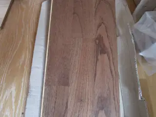 TRÆGULV, MØRK