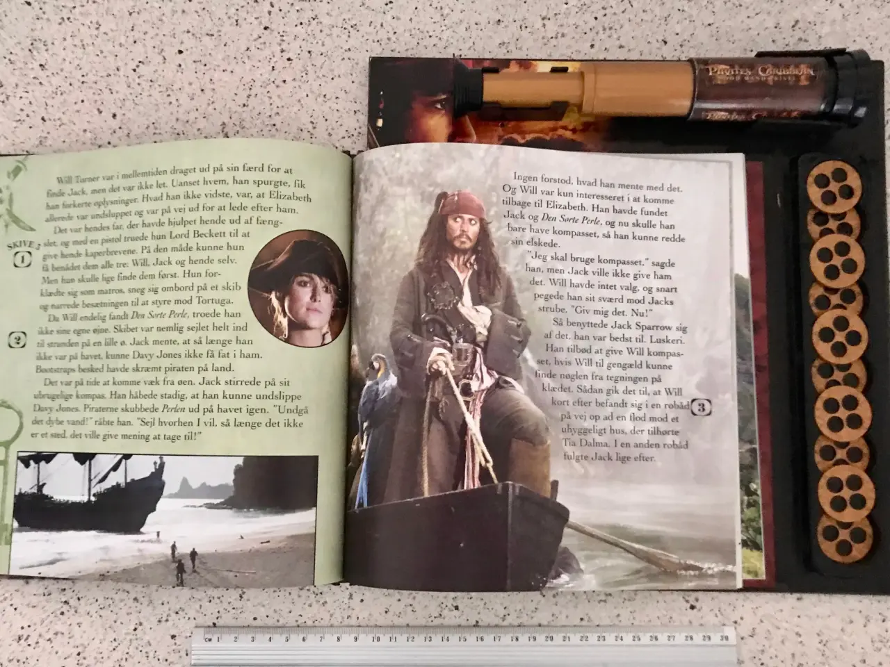 Billede 2 - PIRATES of the CARRIBEAN: Eventyrbog med kikkert m