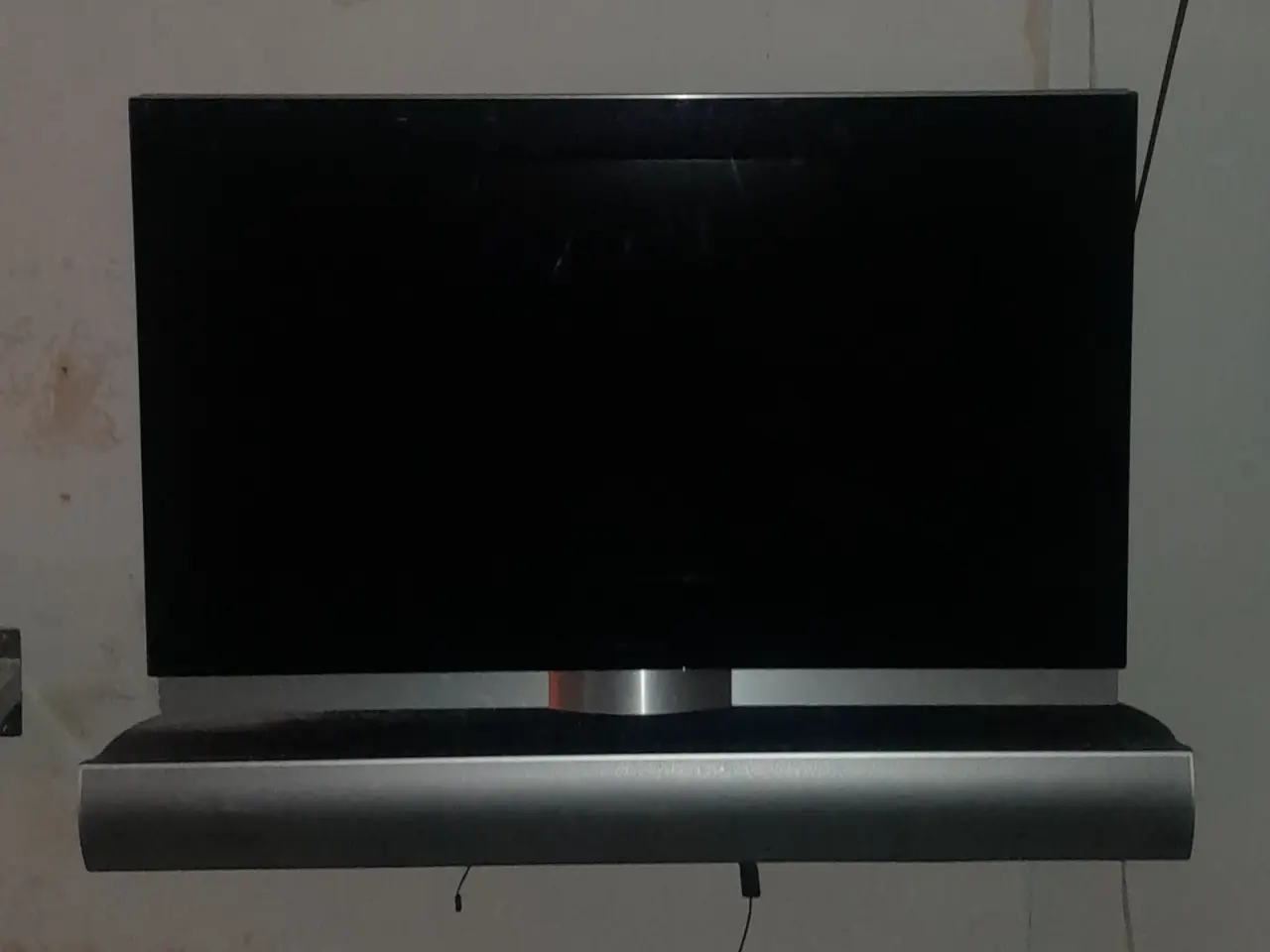 Billede 1 - Beovision 7 med vægbeslag. 
