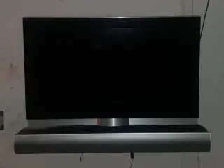 Beovision 7 med vægbeslag.