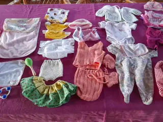 Baby born tøj mm ( 33 dele).