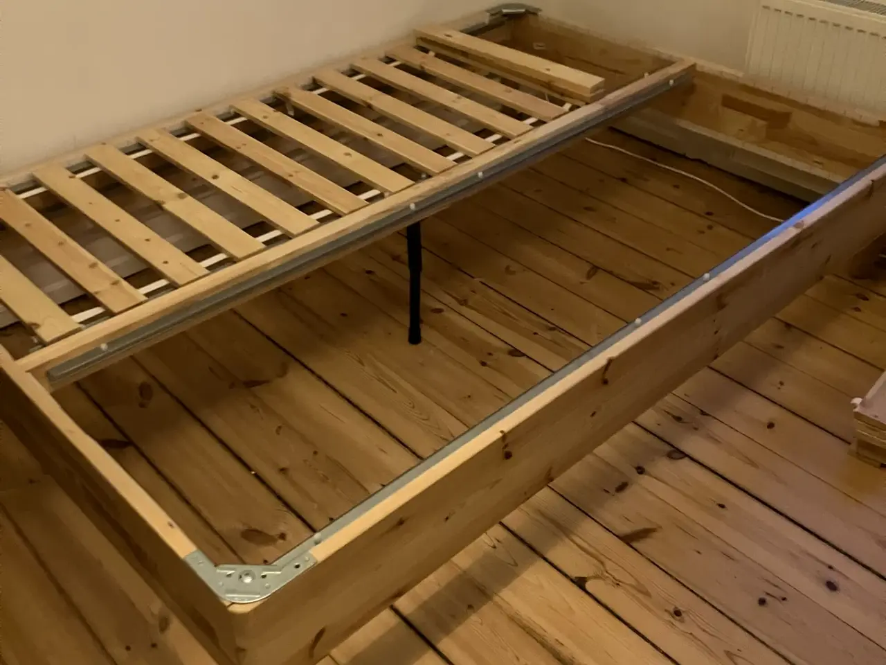 Billede 3 - Sengestel i træ fra Ikea