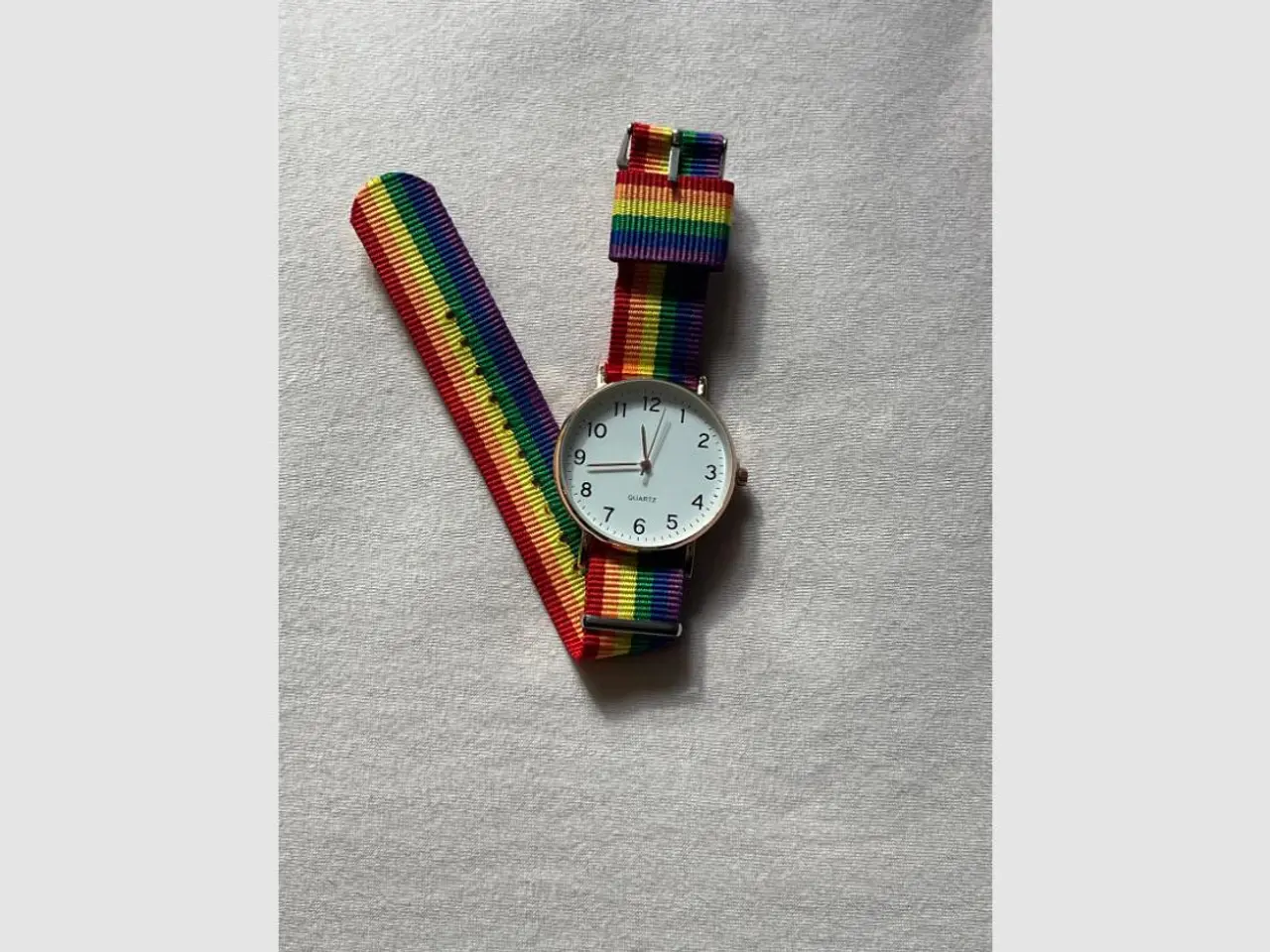 Billede 1 - Unisex armbåndsur med regnbue rem