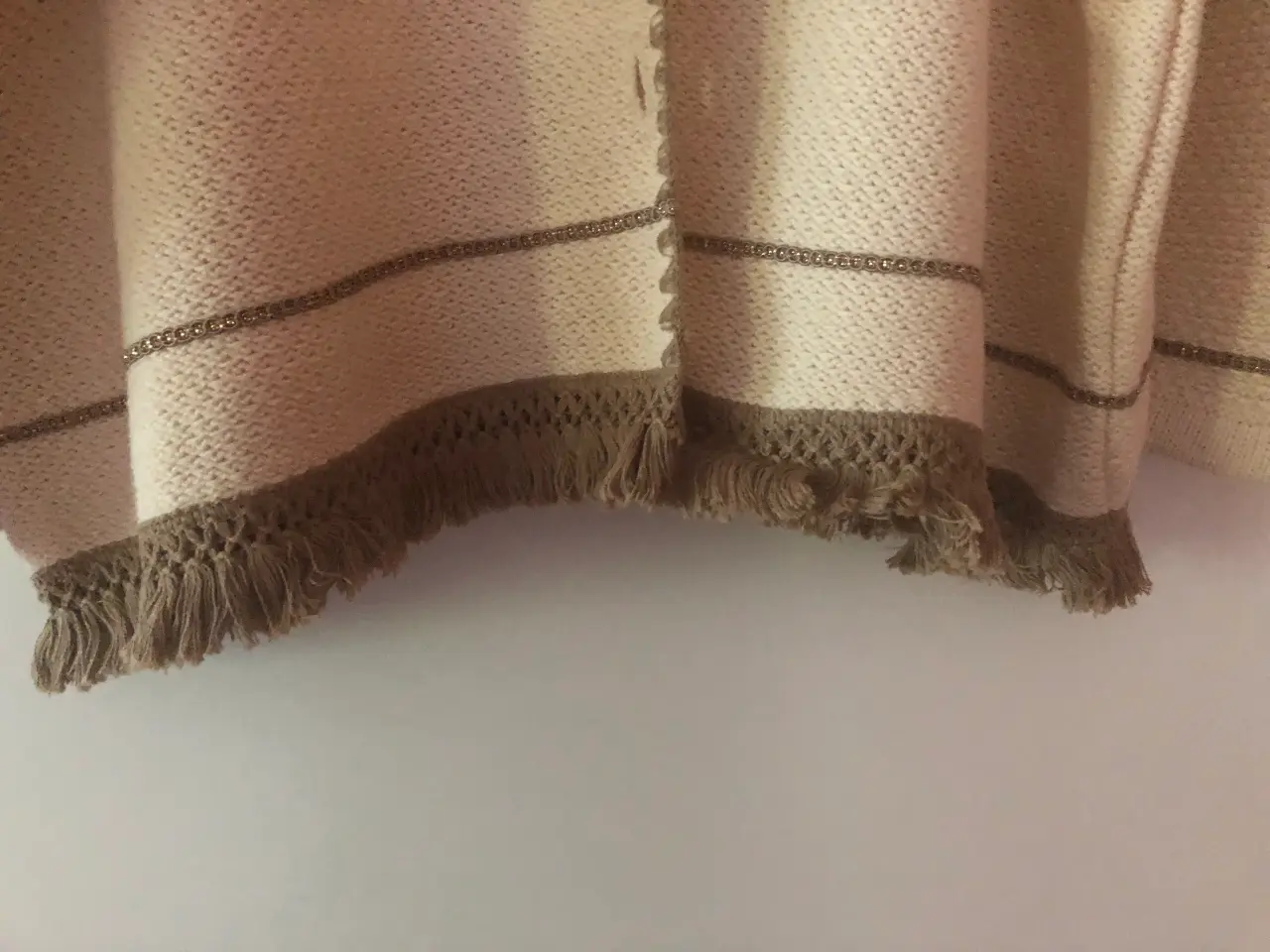 Billede 3 - Cardigan i beige med brunlige frynser