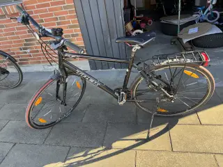 Trek herrecykel. Sadel og dæk er skiftet sidste år