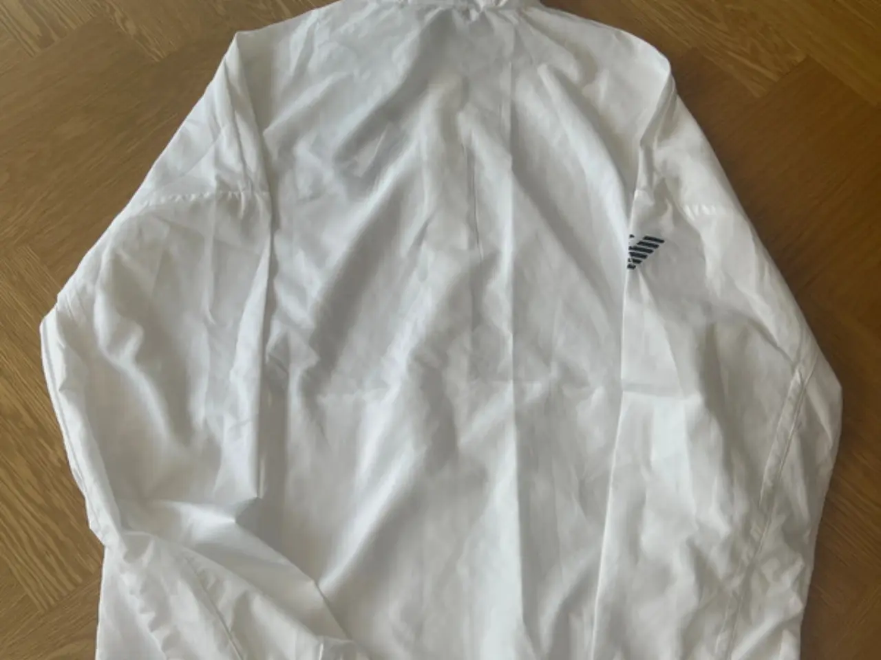 Billede 2 - Hvid EA7 tracksuit 