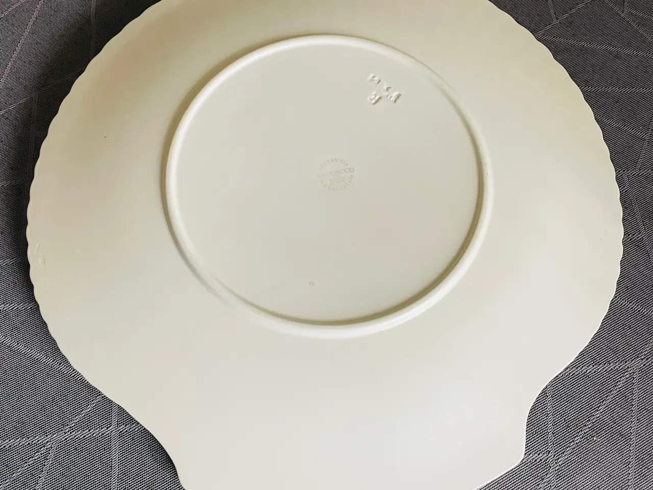 Billede 3 - 3 fine Wedgwood muslinge tallerkner. Pris pr. stk.