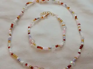 Sødt sæt med armbånd og halskæde 