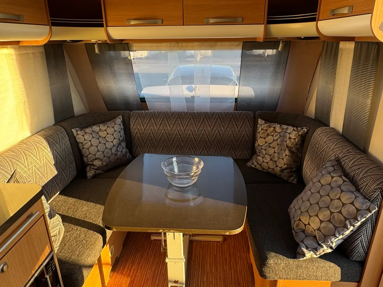 Billede 10 - •	“Udlejes: Adria Adora campingvogn – klar til som