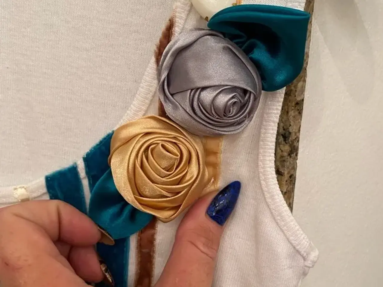 Billede 3 - Smuk bluse med blomster på str xs