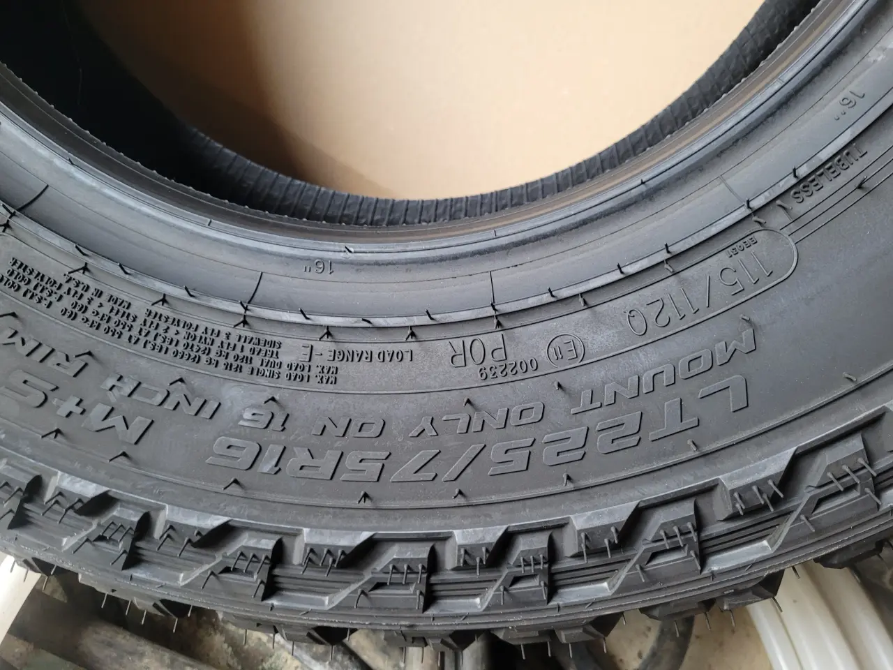 Billede 2 - 225 / 75 R 16 M +S