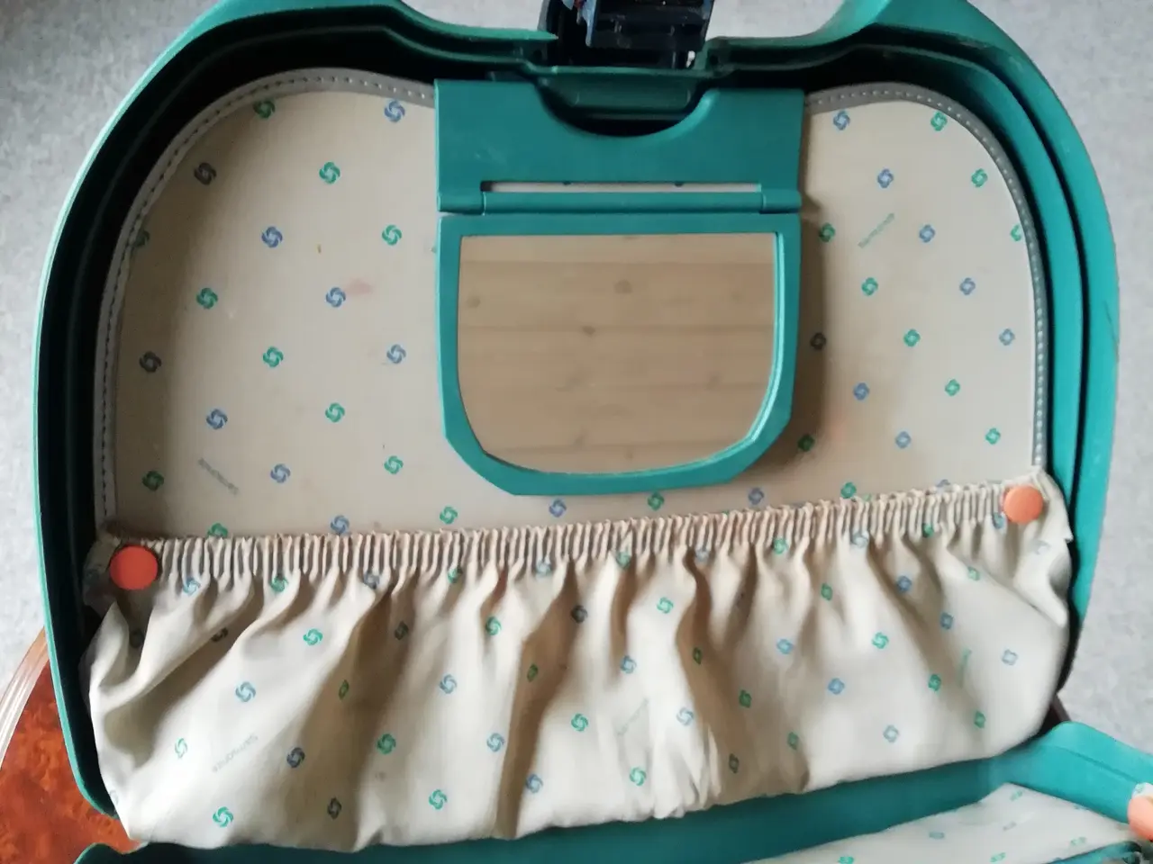 Billede 4 - Praktisk og beskyttende beautyboks