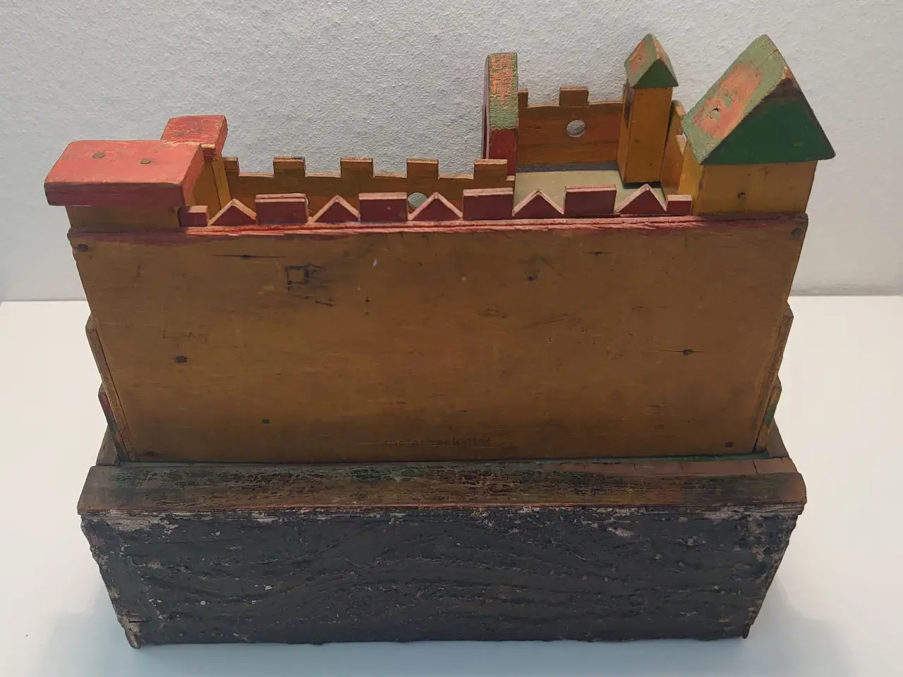 Billede 5 - Fængselslegetøj: Sammenklappelig borg, ca 1940