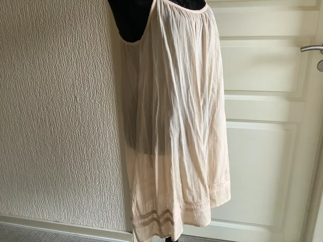 Billede 5 - Helt ny Vila beige sommerkjole str. L. 