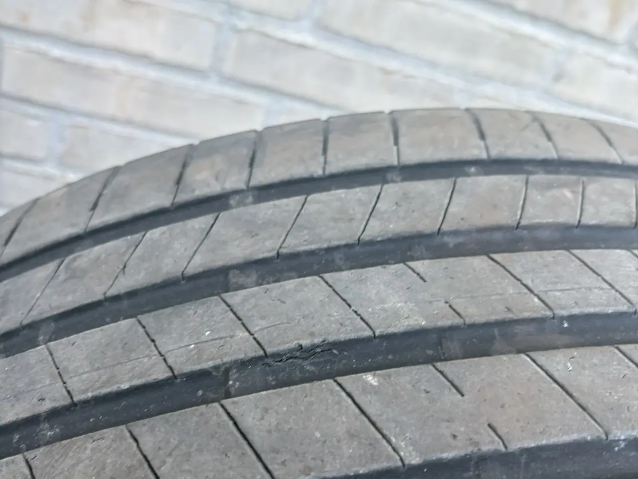 Billede 4 - 235/45 R21 Sommerdæk