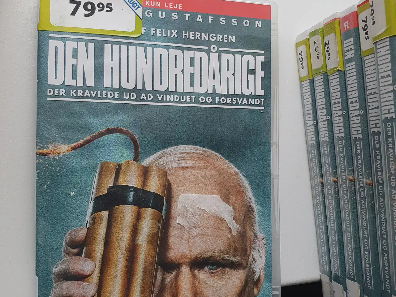 Billede 1 - Den hundredårige der kravlede ud af vinduet og for
