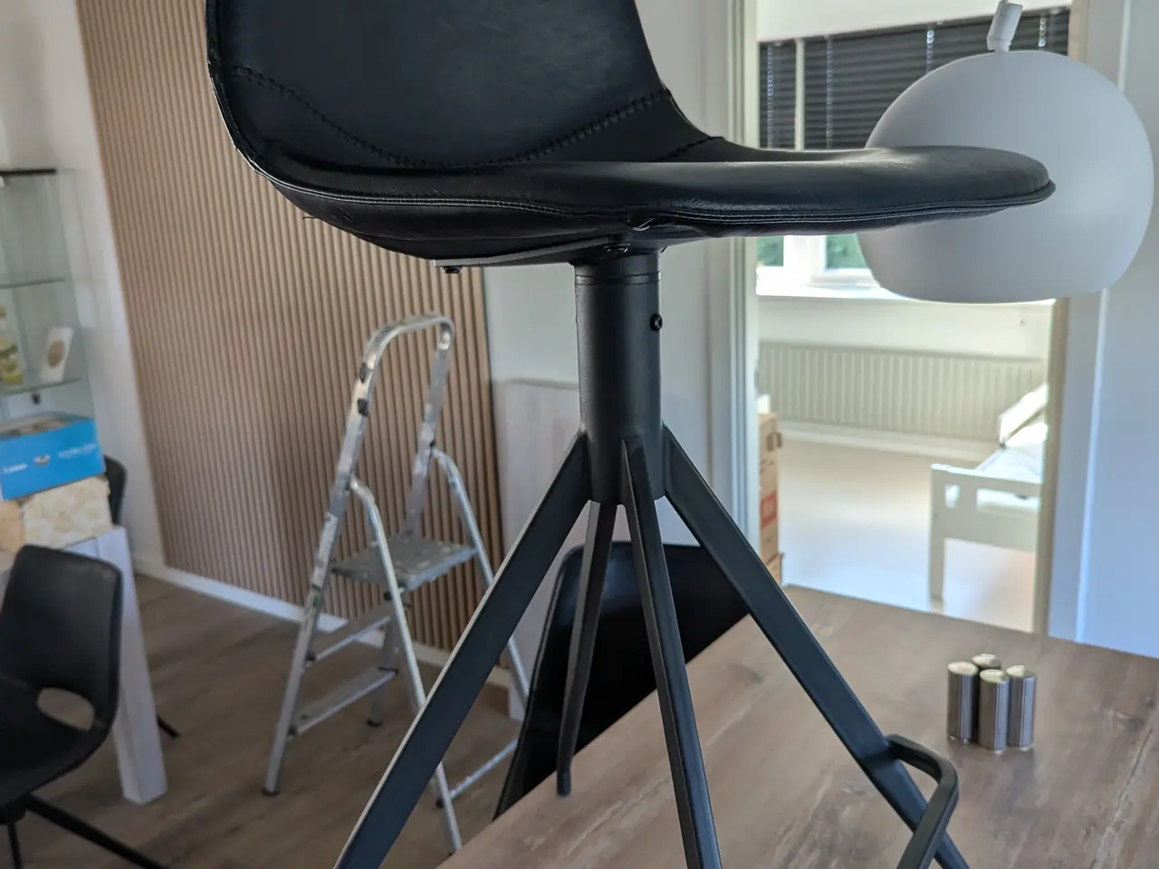 Billede 3 - Barstole med høj sælges
