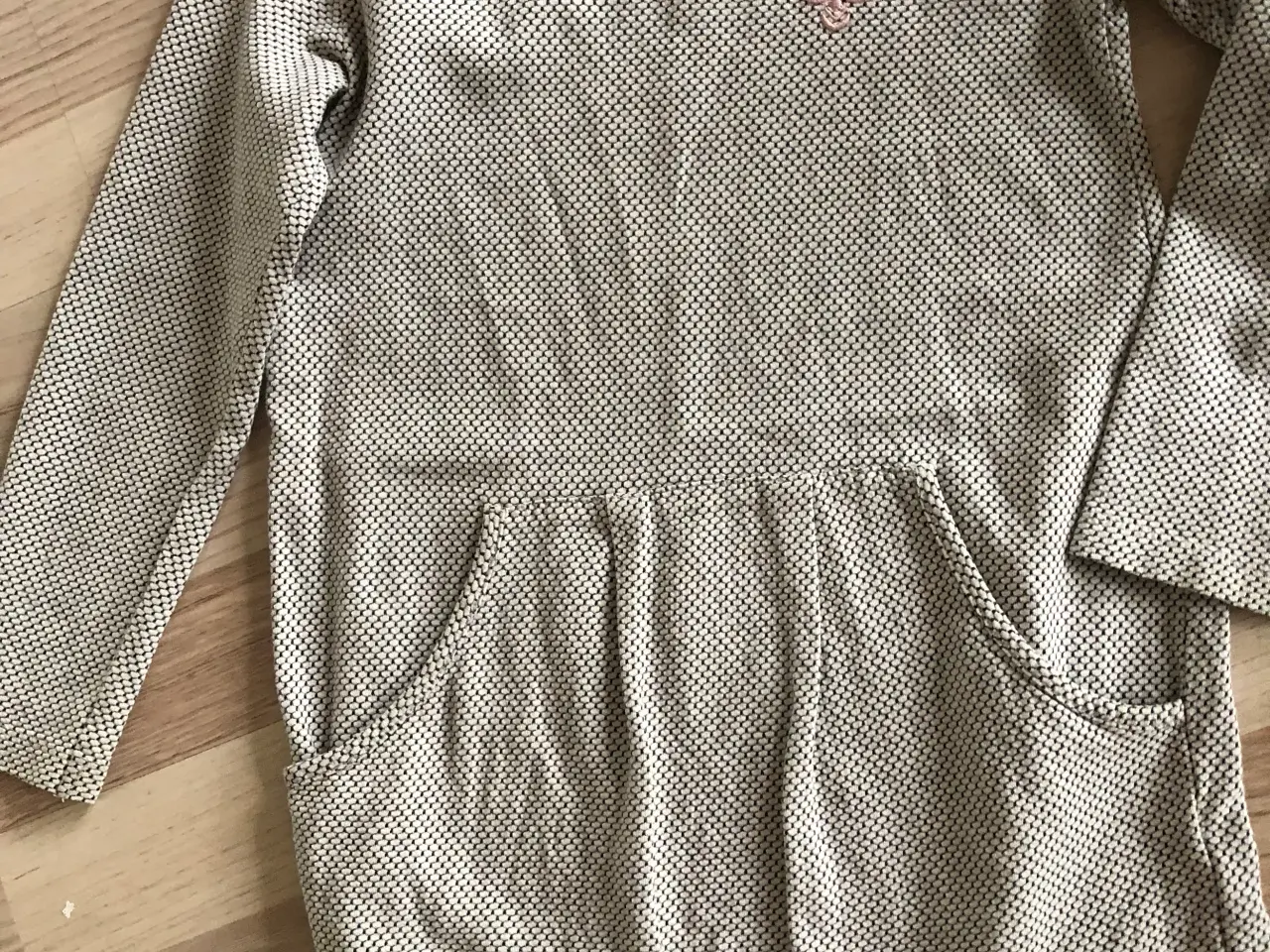 Billede 1 - Hummel kjole 116. Nedsat