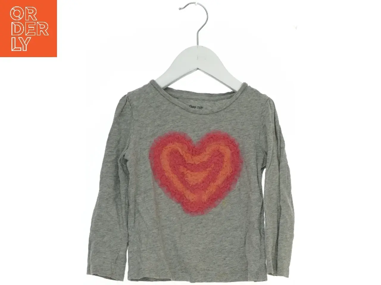 Billede 1 - Grå bluse med hjerte fra Babygap (str. 104)