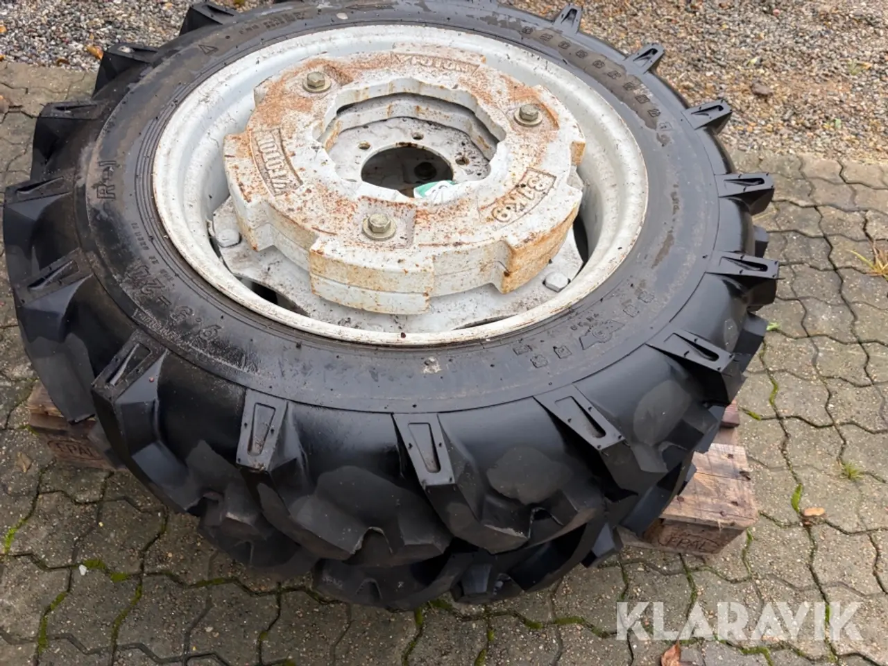 Billede 3 - Kompakttraktor dæk 2 styk 9.5 -24 med hjulvægt