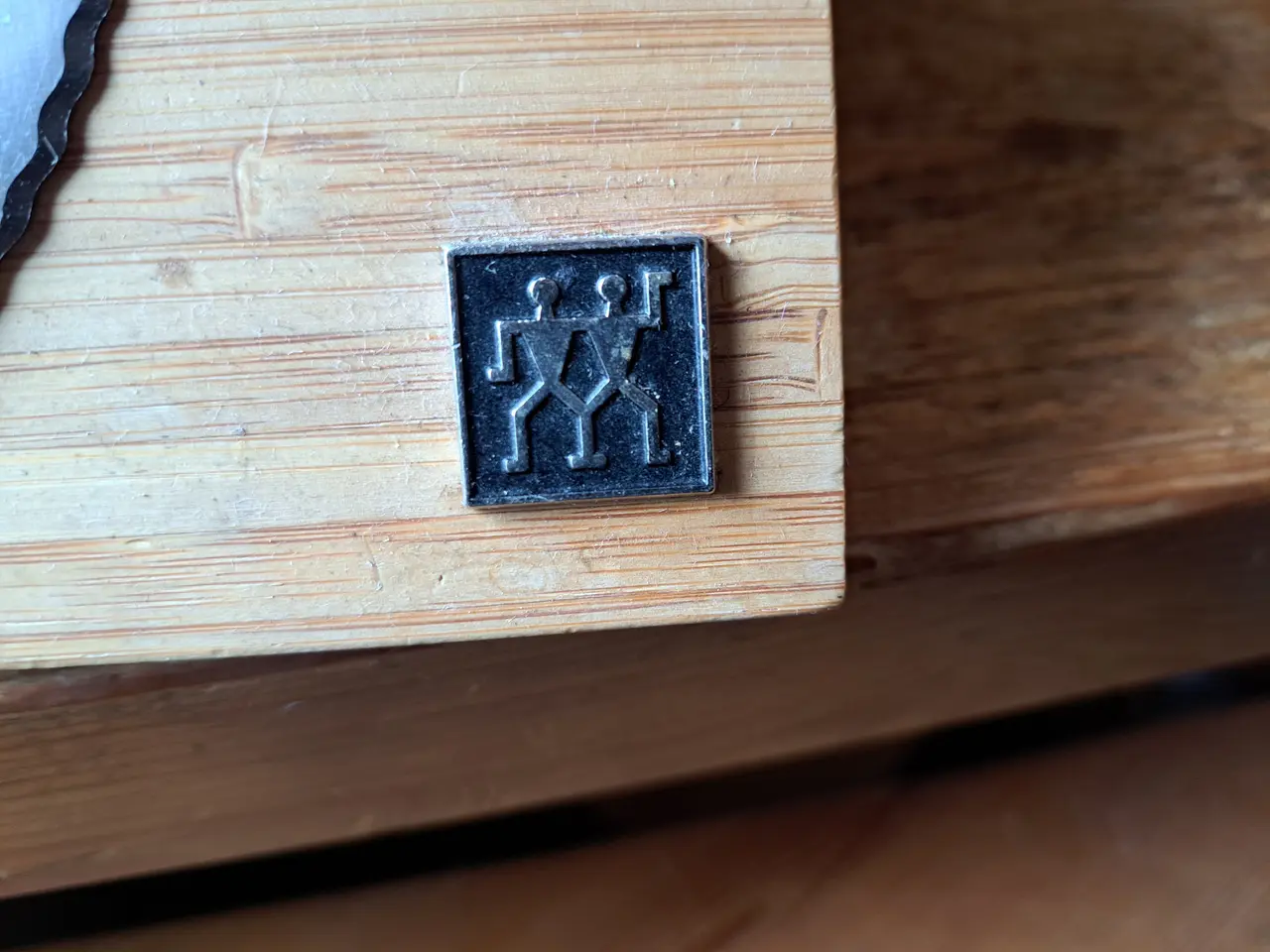 Billede 2 - Kniv holder med magnet til knivene den ef mærket t