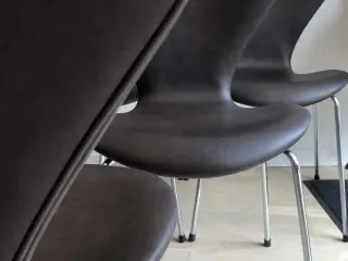 Arne Jacobsen 3107 Syver - FH - Nypolstret Anilin 