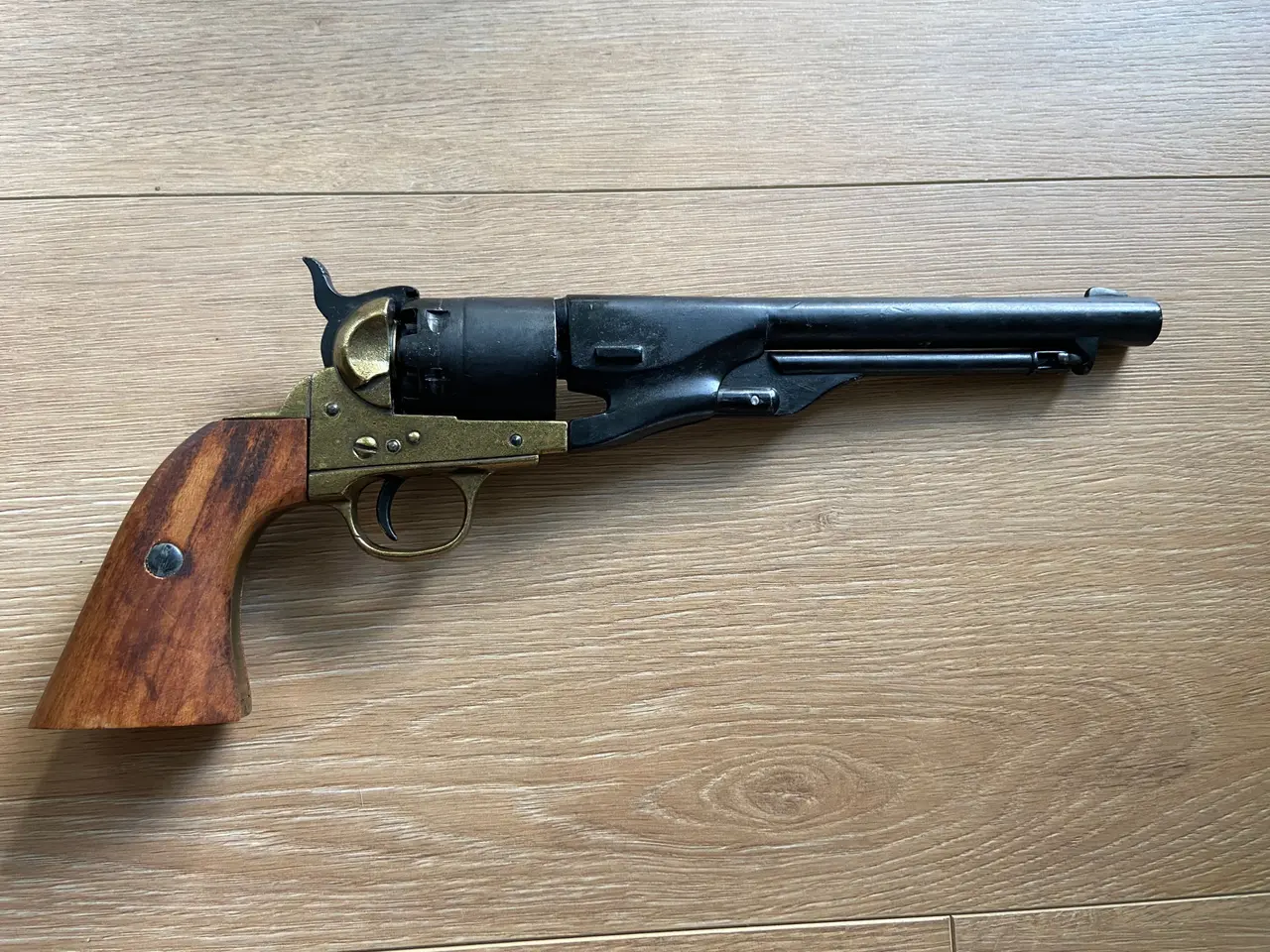 Billede 1 - Colt revolver ( dummy/replica/model)