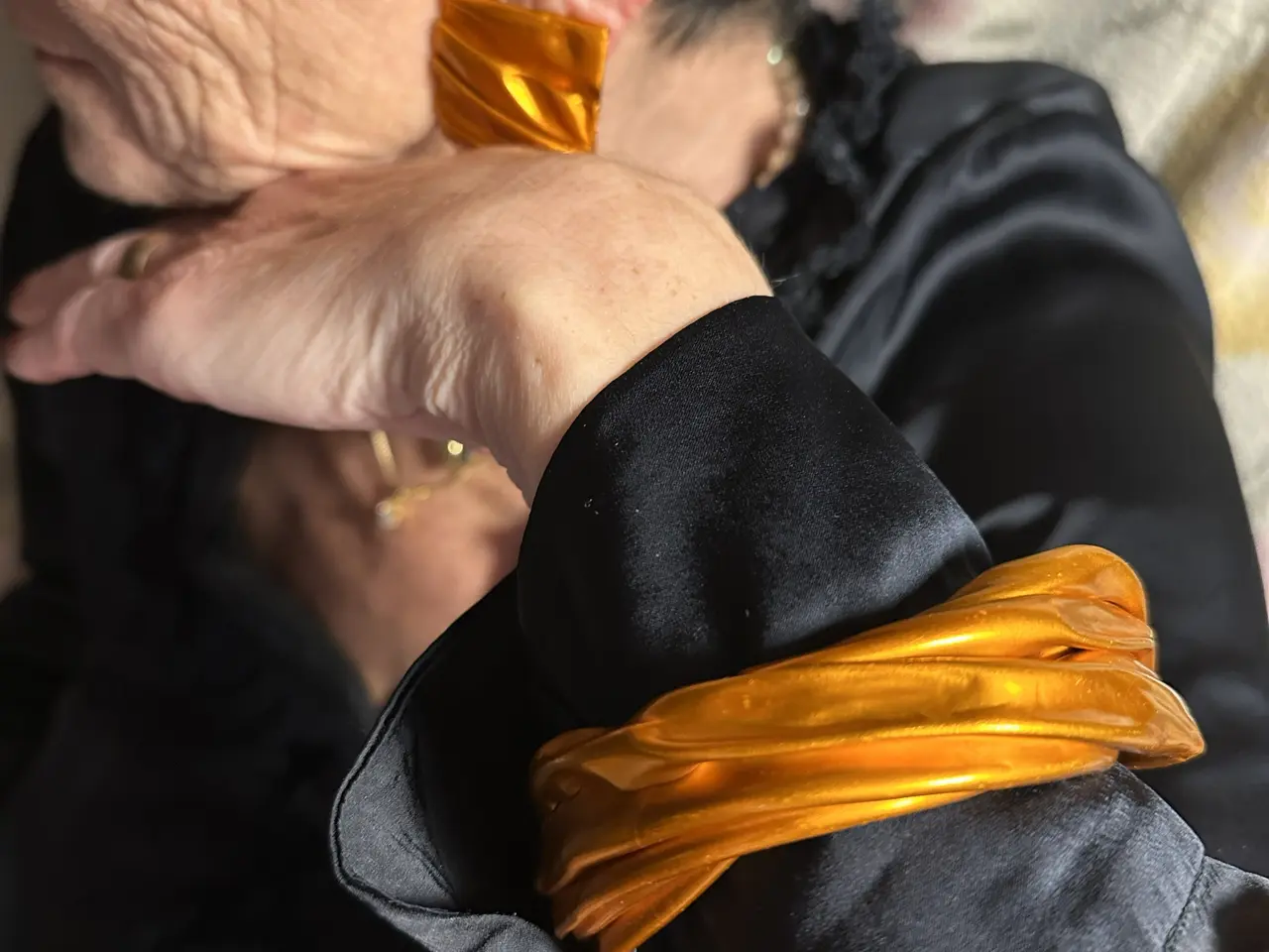 Billede 1 - Armring og øreclips, Designet af Gail Spence