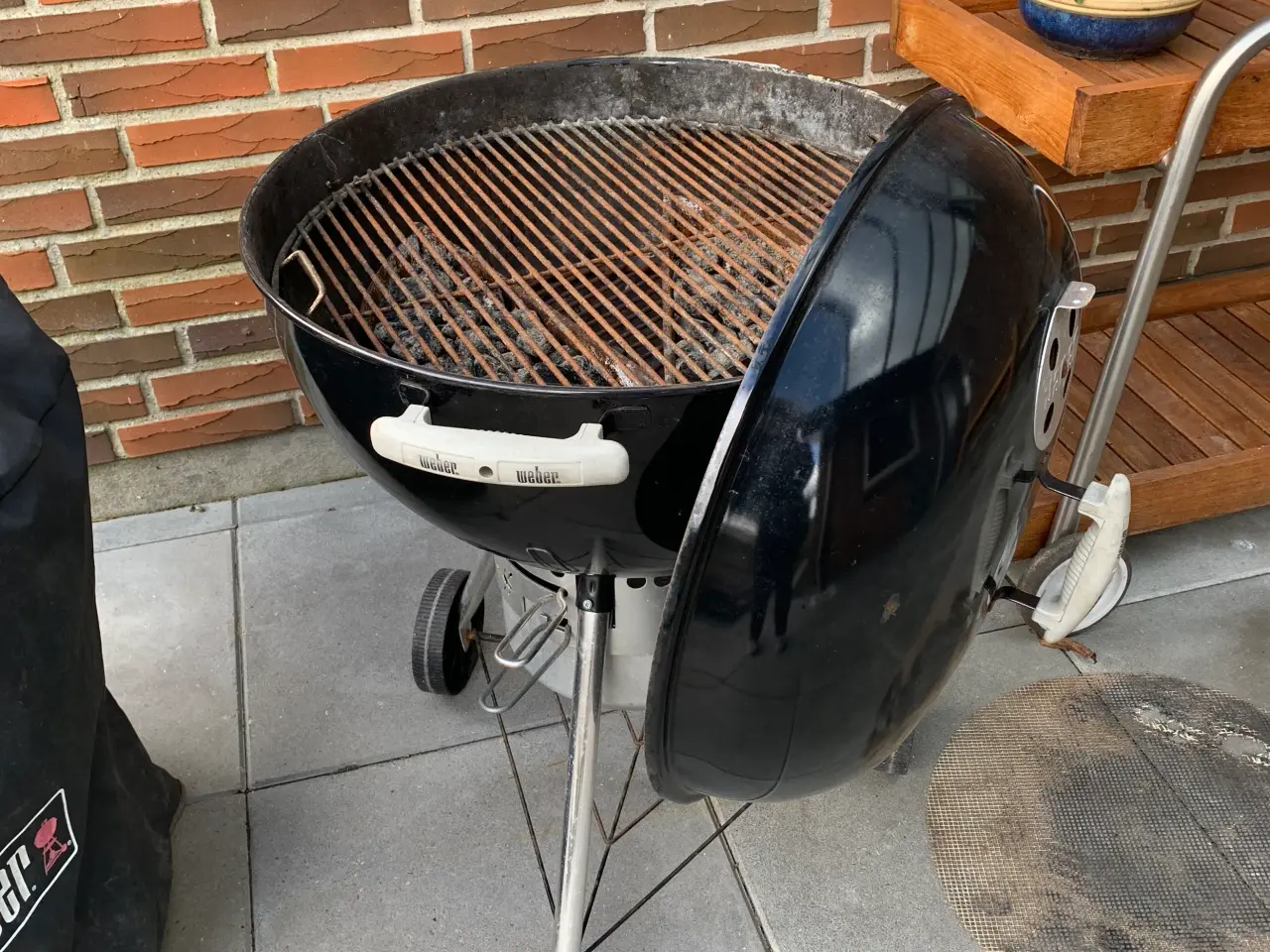 Billede 1 - Weber kuglegrill med overtræk 57 cm