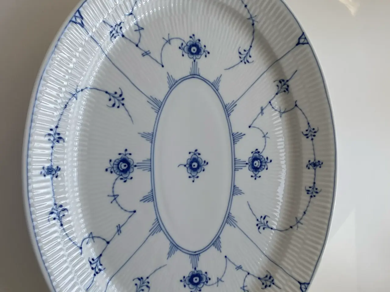Billede 1 - Ovalt Royal Copenhagen fad