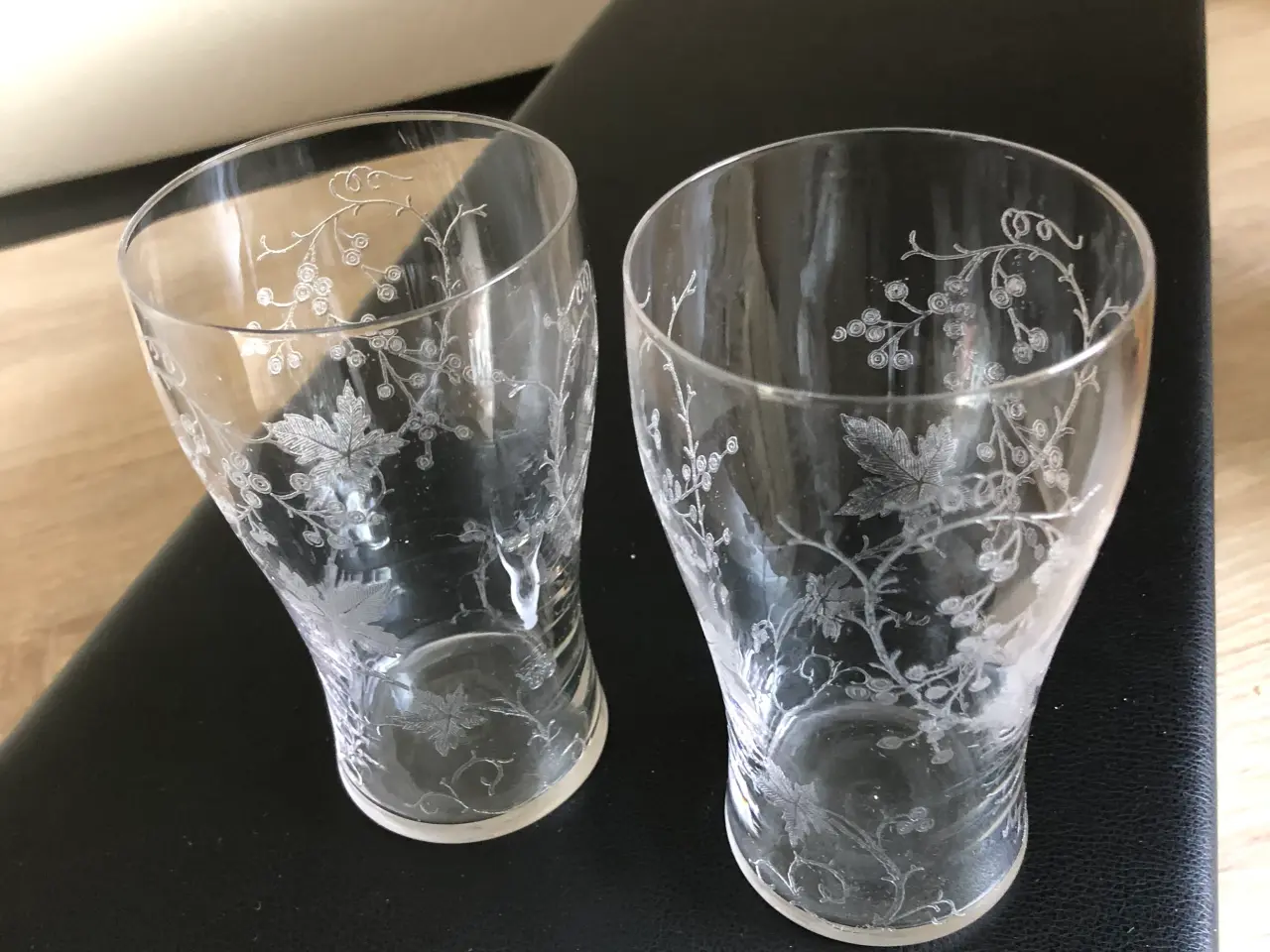 Billede 3 - 2 Gl. antikke glas - samlet