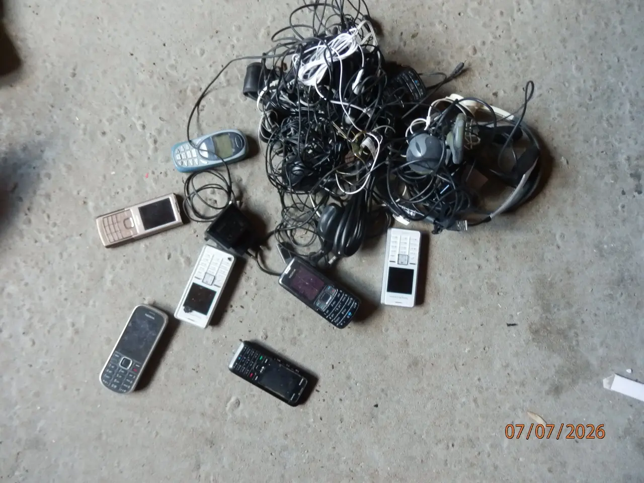 Billede 1 - Gamle mobiltelefoner mm.
