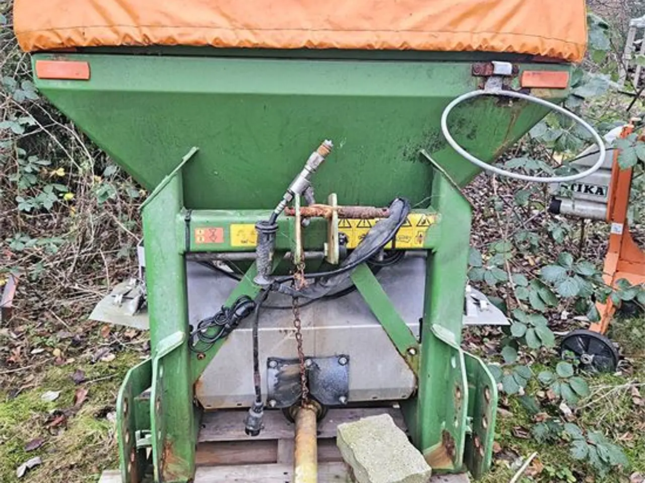 Billede 14 - John Deere 2036 R - Amazone E+S 300 saltstrøer / road salt spreader