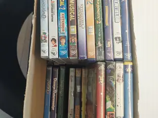 Stor kasse med Disney film (34 stk DVD) – perfekt