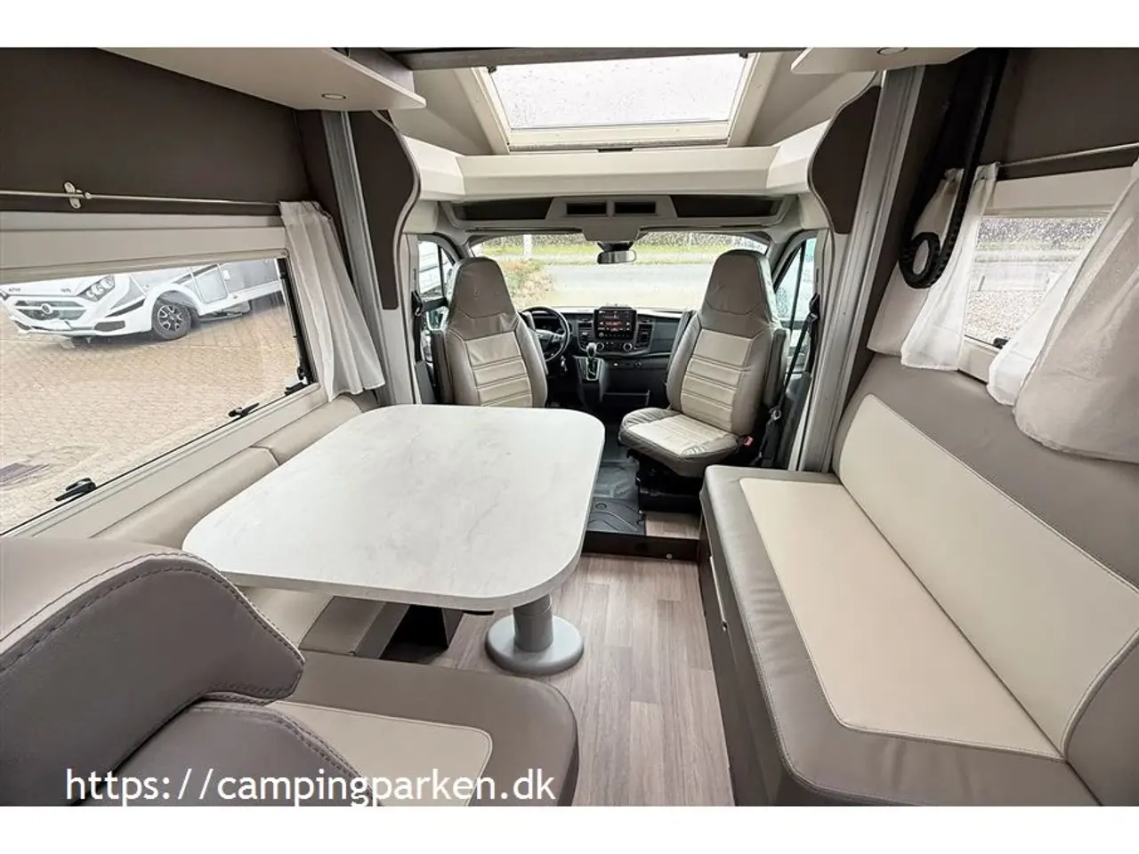 Billede 4 - 2021 - Benimar   Kort autocamper med stor siddegruppe, totallængde kun 5,99 m.