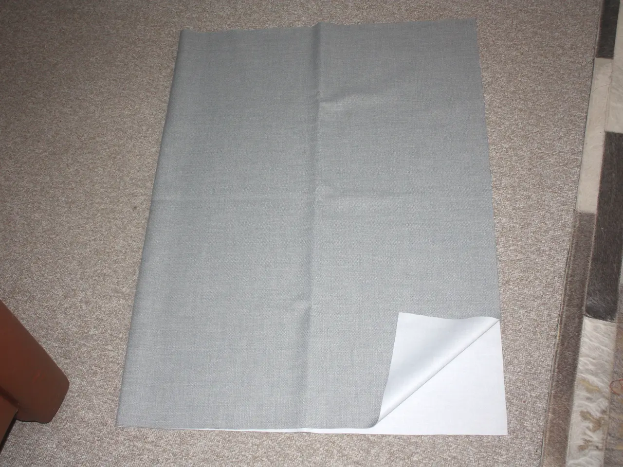 Billede 2 - Grå stof til møbler 140 cm x 95 cm