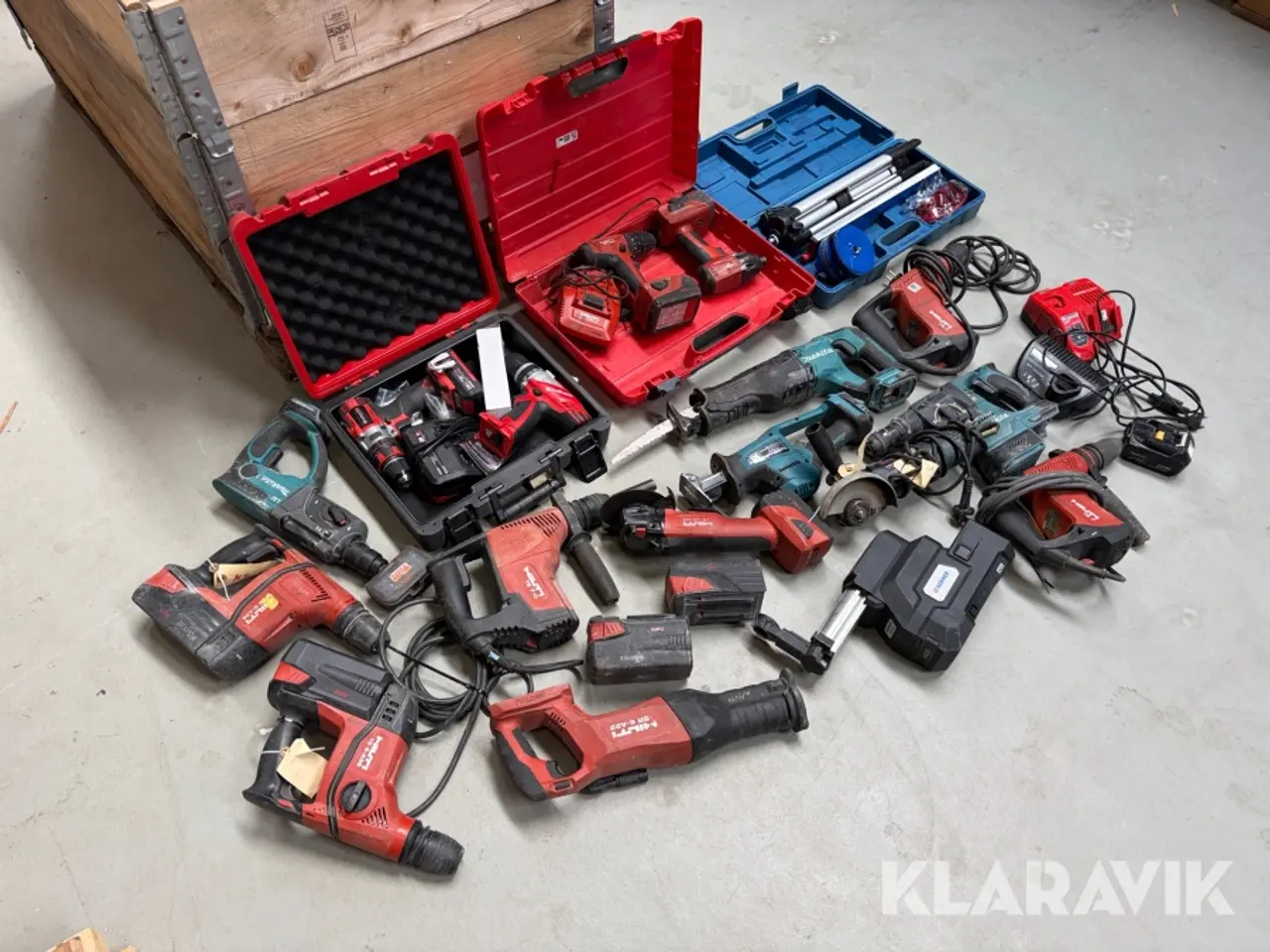 Billede 2 - Lot - Assorteret håndværktøj Hilti, Makita, Bosch, Einhell - 1 palle