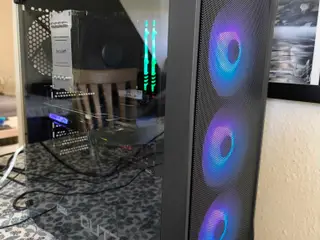 Klargjort Gaming PC – RX 6600 / i5-9600K / 16GB