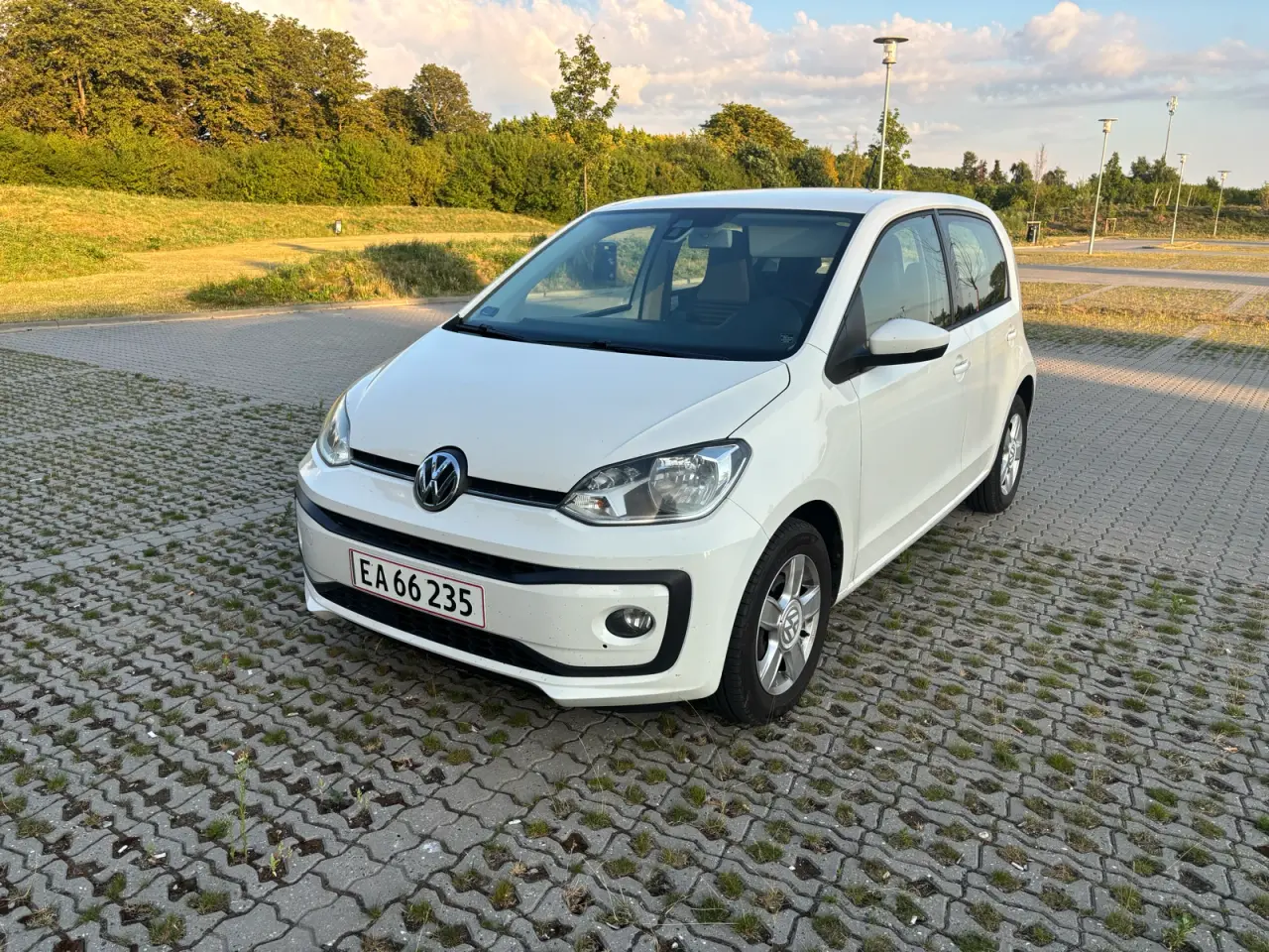 Billede 2 - VW UP! 5 dørs årgang 2020