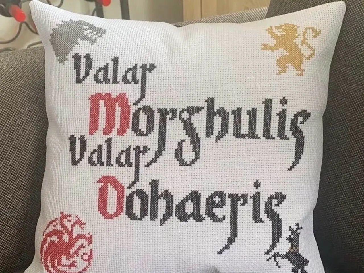 Billede 1 - Håndbroderet game of thrones pude