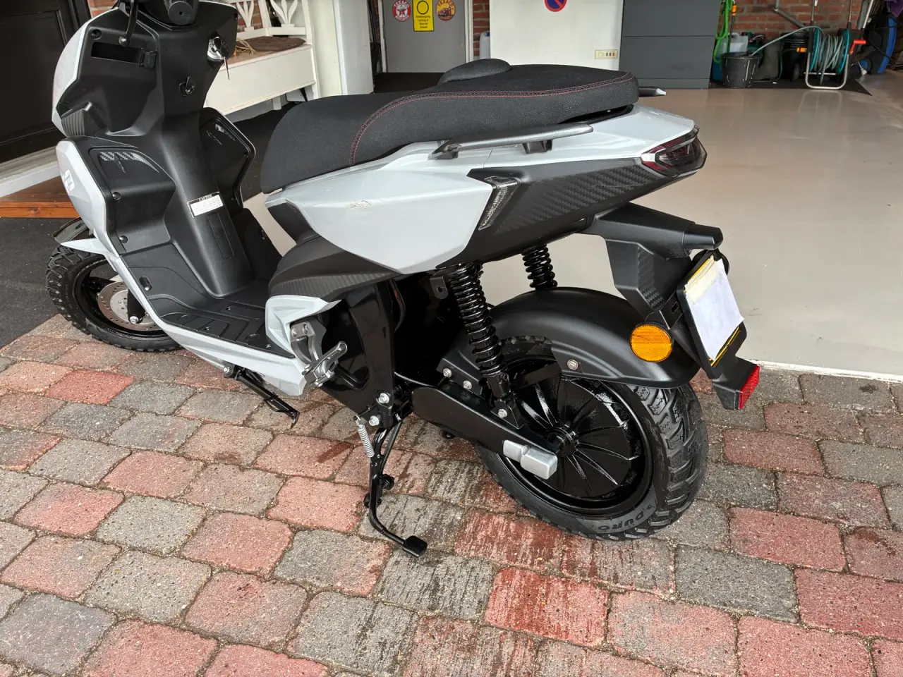 Billede 3 - Vga R3, 30 km El scooter 2024