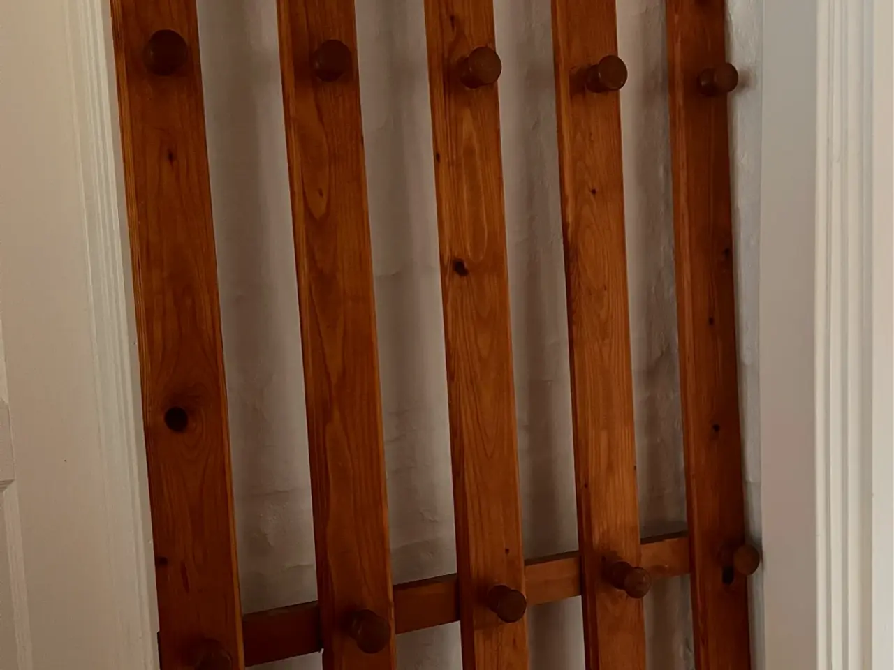 Billede 2 - Stor vintage knagerække / garderobe i massivt fyr 